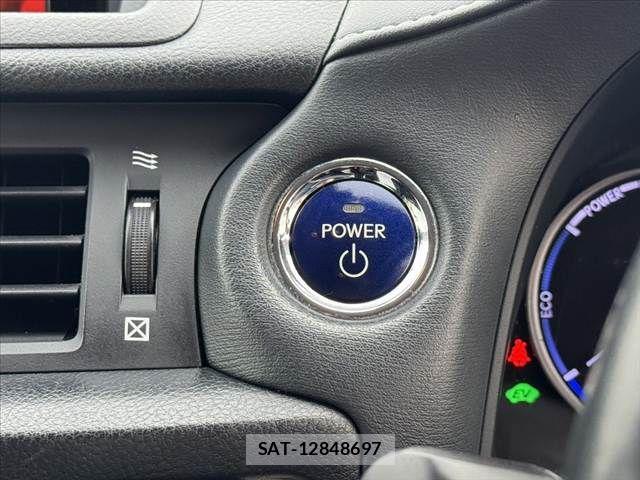 Lexus CT 2012-03 7877319-23