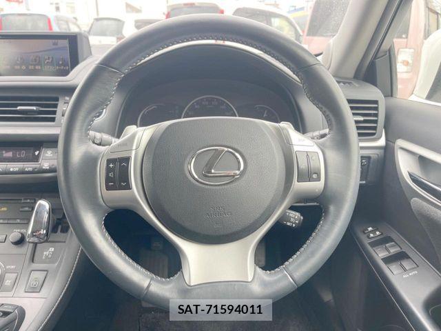 Lexus CT 2011-07 7877311-11
