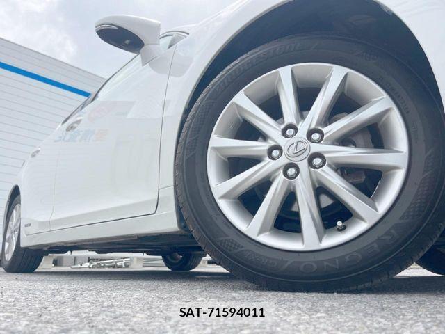 Lexus CT 2011-07 7877311-13