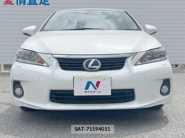 Lexus CT 2011-07 7877311-14