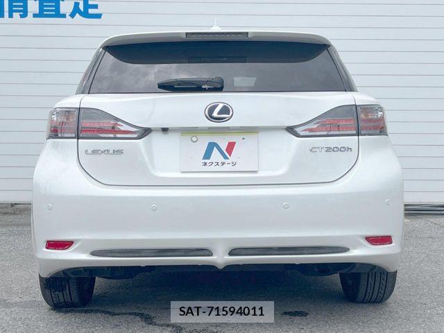 Lexus CT 2011-07 7877311-15
