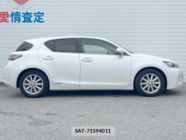 Lexus CT 2011-07 7877311-17