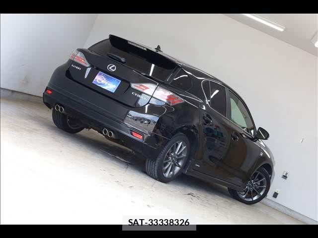 Lexus CT 2012-04 7877309-11