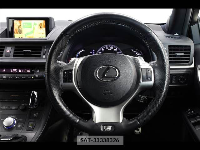 Lexus CT 2012-04 7877309-16