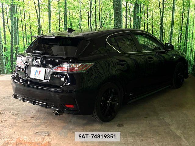 Lexus CT 2015-03 7902838-11