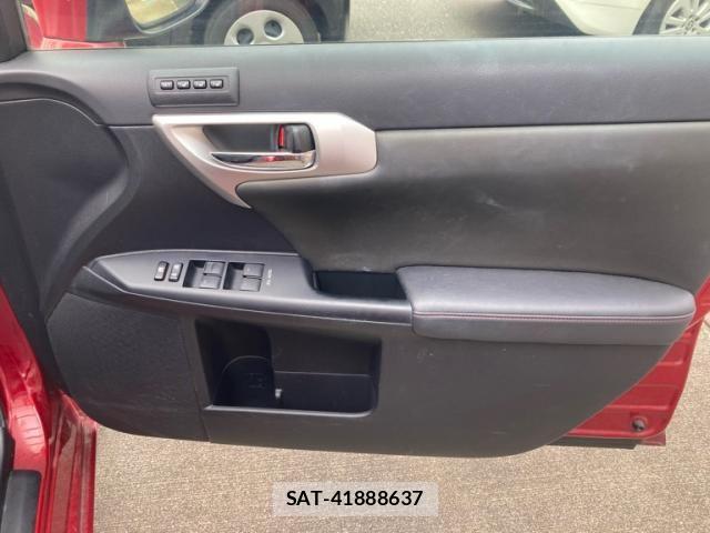 Lexus CT 2013-07 7902839-10