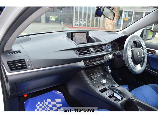 Lexus CT 2011-11 7962373-14