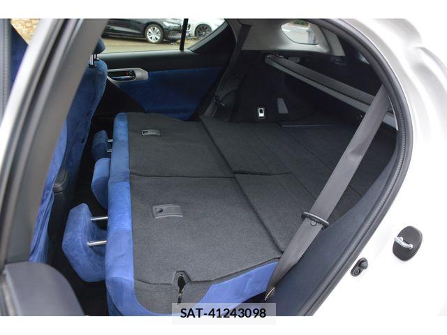 Lexus CT 2011-11 7962373-17