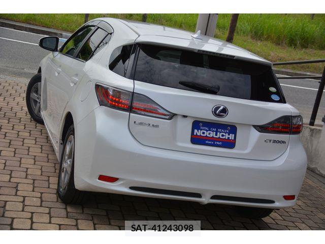 Lexus CT 2011-11 7962373-19