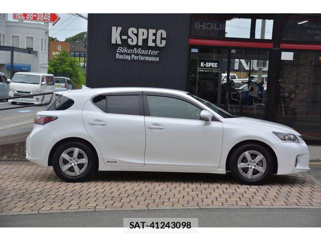 Lexus CT 2011-11 7962373-3