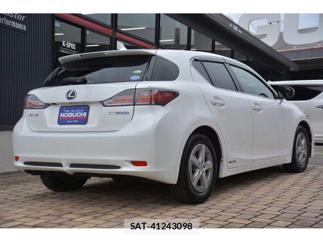 Lexus CT 2011-11 7962373-4