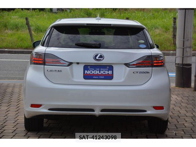 Lexus CT 2011-11 7962373-5