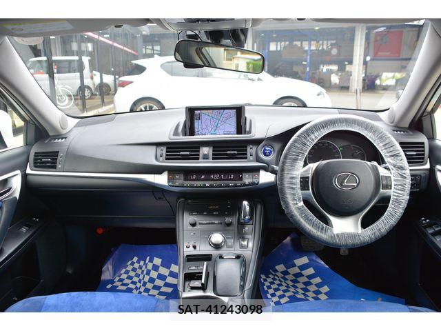 Lexus CT 2011-11 7962373-6