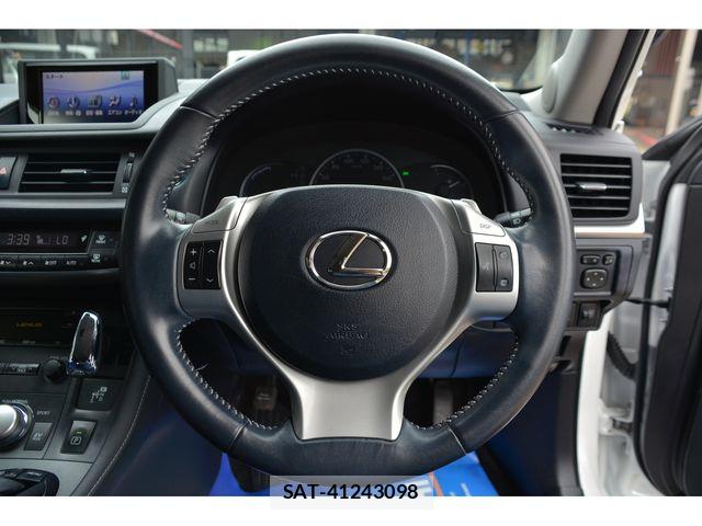 Lexus CT 2011-11 7962373-7