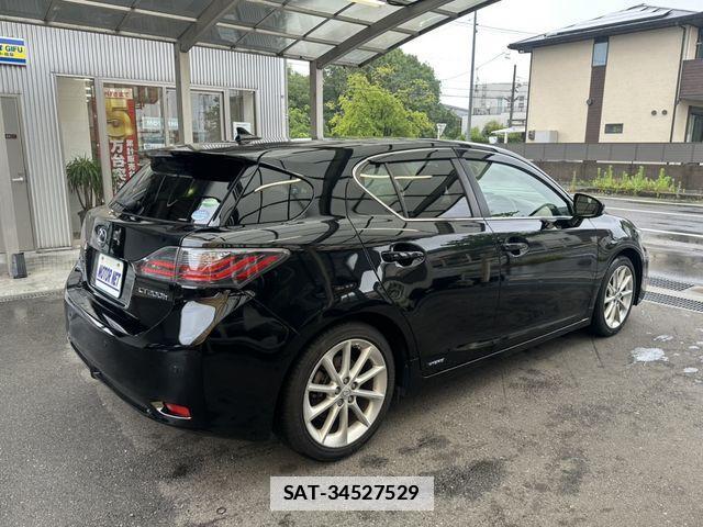 Lexus CT 2013-02 7962372-1