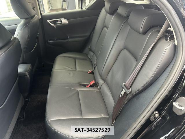 Lexus CT 2013-02 7962372-4