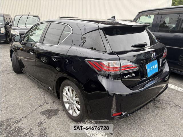 Lexus CT 2012-04 7979742-3