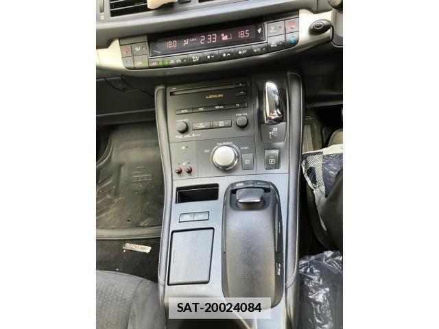 Lexus CT 2012-04 7979744-21