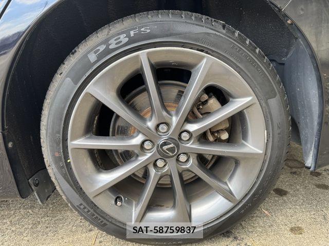 Lexus CT 2011-03 7979745-10