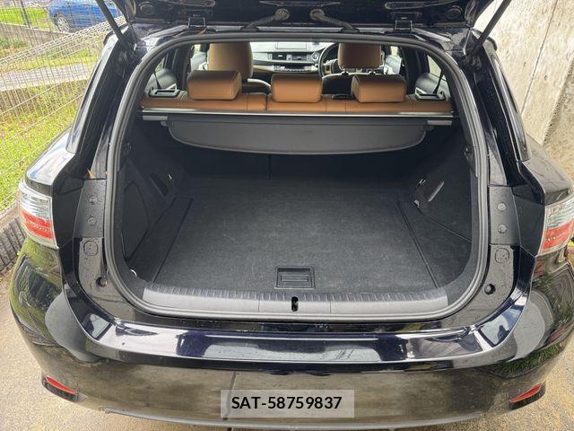Lexus CT 2011-03 7979745-15