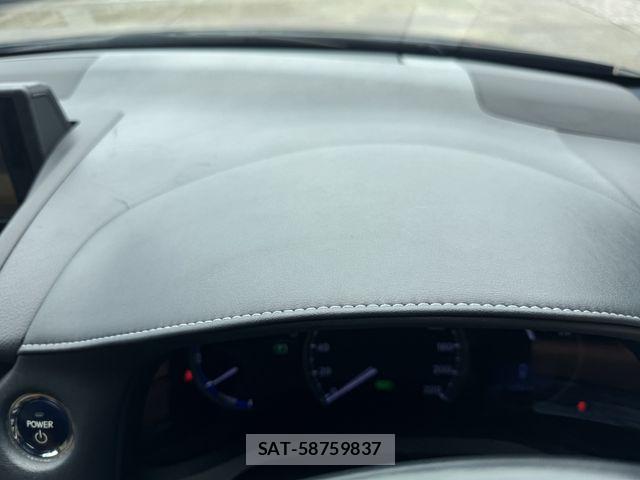 Lexus CT 2011-03 7979745-17