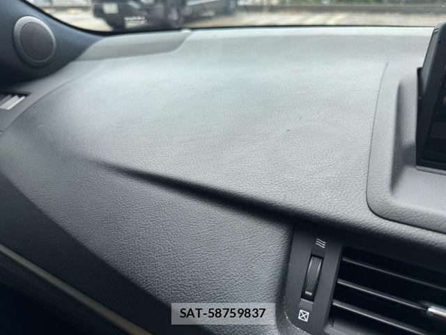 Lexus CT 2011-03 7979745-18