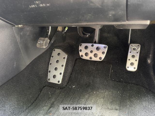 Lexus CT 2011-03 7979745-23