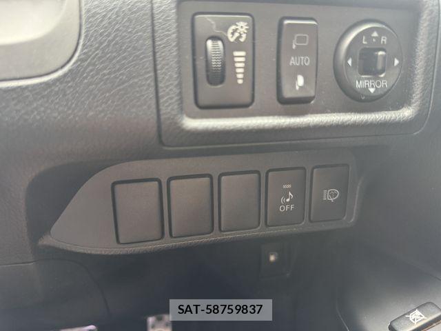 Lexus CT 2011-03 7979745-25