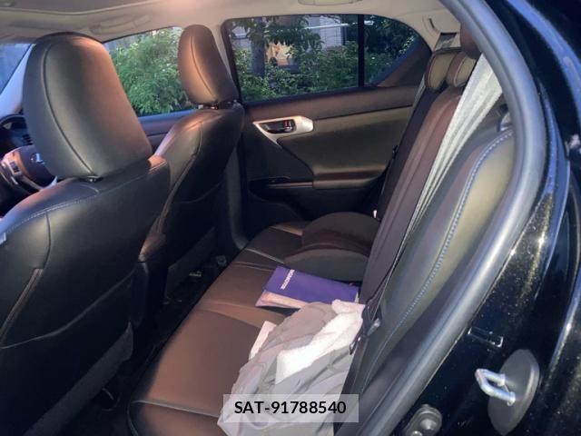 Lexus CT 2013-09 8036387-12