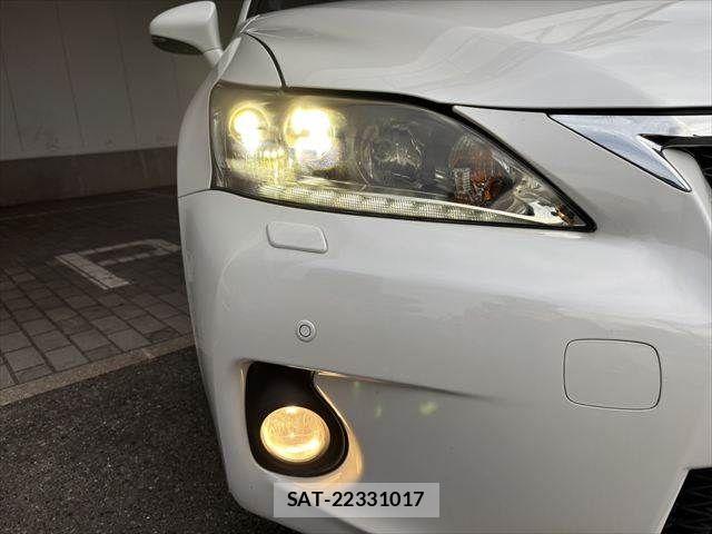 Lexus CT 2011-11 8036388-9
