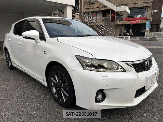 Lexus CT 2011-11 8036388-12