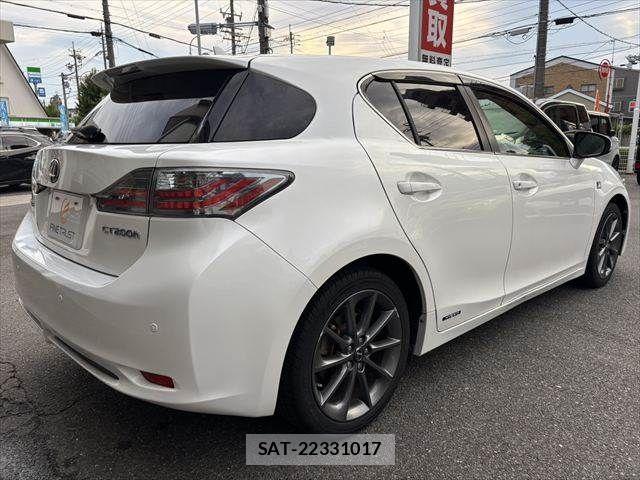 Lexus CT 2011-11 8036388-14
