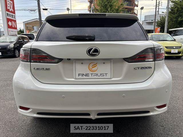 Lexus CT 2011-11 8036388-15