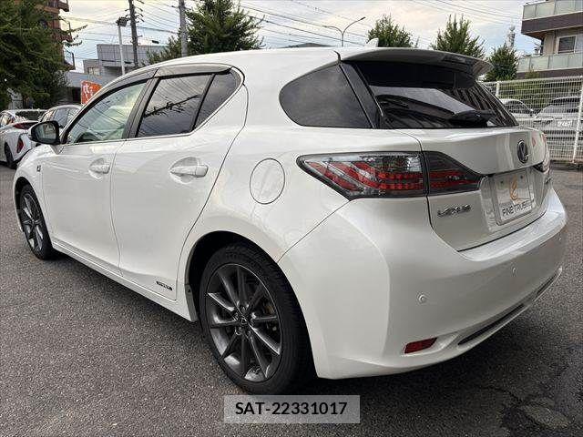 Lexus CT 2011-11 8036388-16