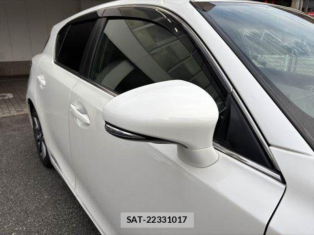 Lexus CT 2011-11 8036388-20