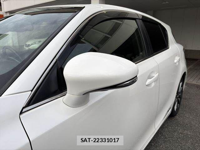 Lexus CT 2011-11 8036388-21