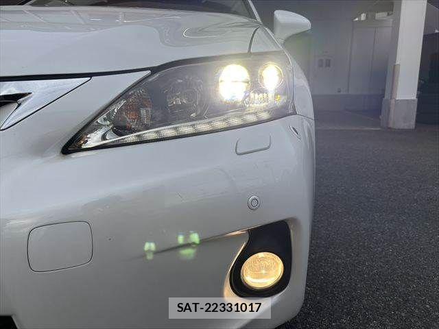 Lexus CT 2011-11 8036388-25