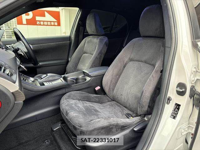 Lexus CT 2011-11 8036388-26
