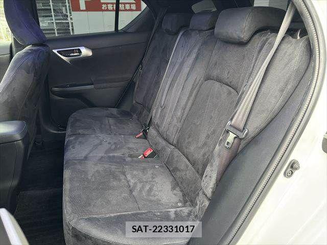 Lexus CT 2011-11 8036388-27