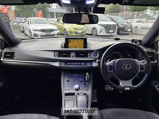 Lexus CT 2011-11 8036388-2