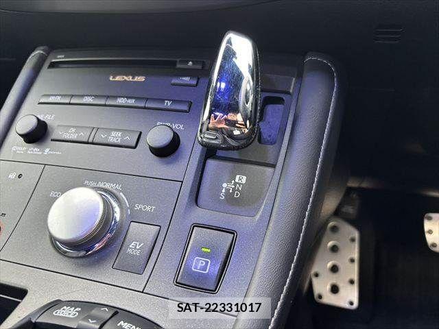 Lexus CT 2011-11 8036388-29