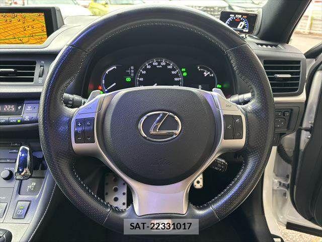 Lexus CT 2011-11 8036388-8