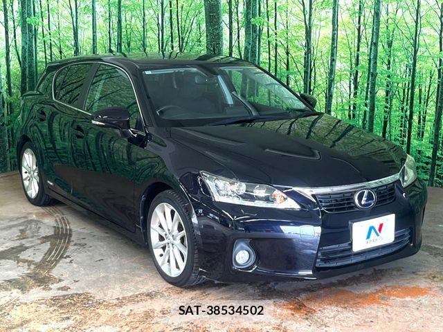Lexus CT 2012-10 8036386-11