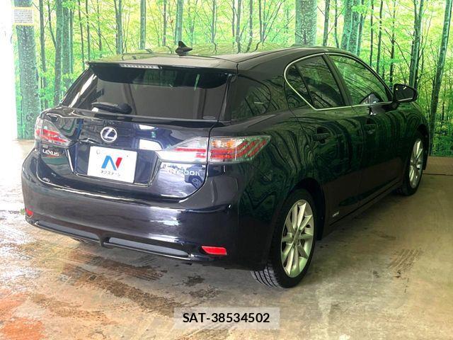 Lexus CT 2012-10 8036386-12