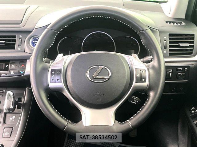 Lexus CT 2012-10 8036386-13