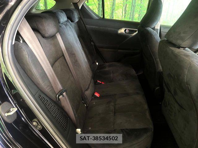 Lexus CT 2012-10 8036386-16