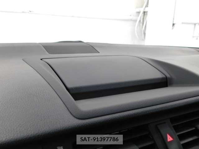 Lexus CT 2011-06 8036385-9