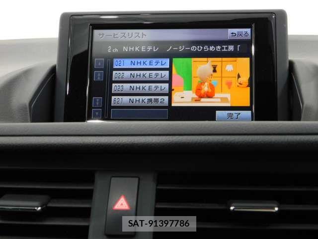 Lexus CT 2011-06 8036385-13