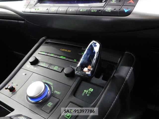 Lexus CT 2011-06 8036385-18