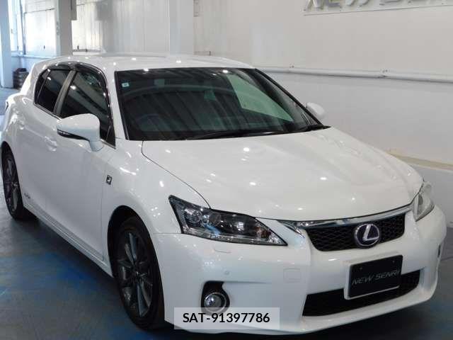 Lexus CT 2011-06 8036385-3